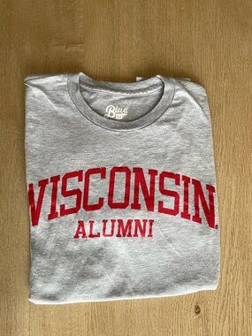 University of Wisconsin (Madison) Alumni short sleeve tee - Medium - Blue 84
